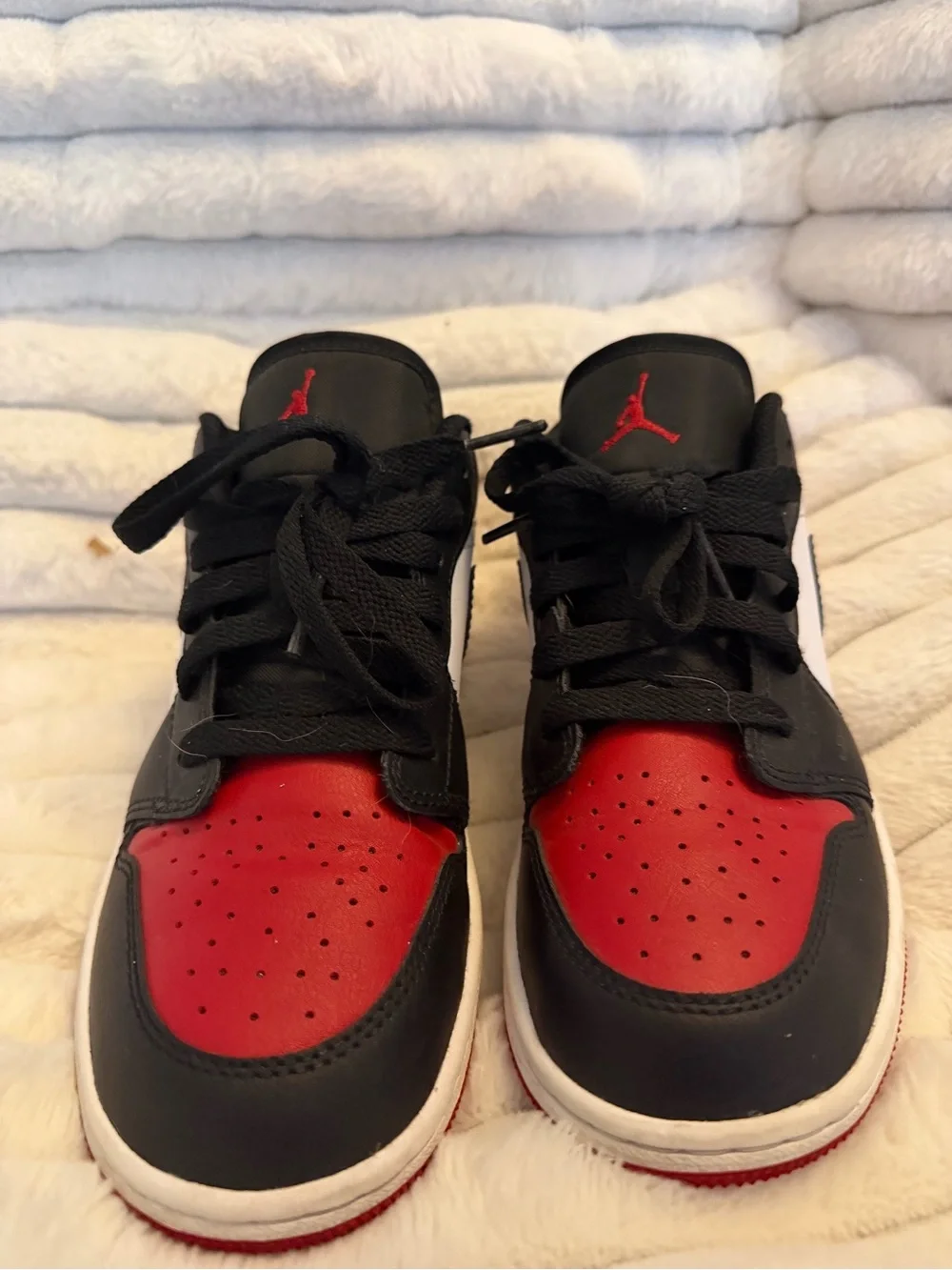 Nike Kids Low-Top Sneakers in Black White Red